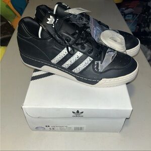 Adidas UAS Rivalry Lo B37112 Size 13 US Black/White/Snakeskin